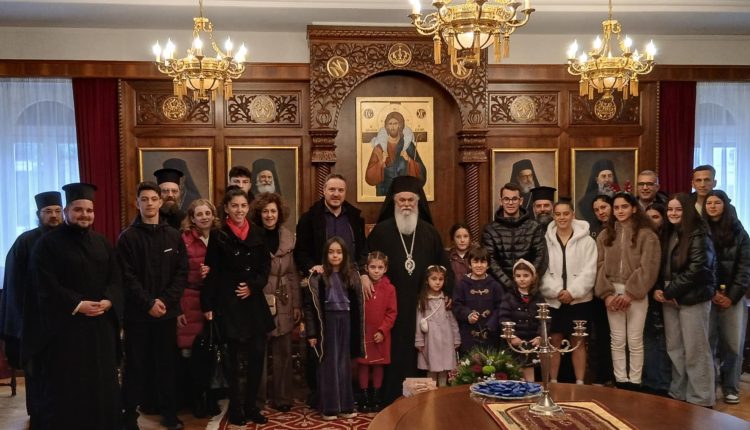 Εόρτιες-ευχές-κλήρου-και-λαού-προς-τον-Σεβασμιώτατο-Μητροπολίτη-Καλαβρύτων-ενόψει-των-Χριστουγέννων