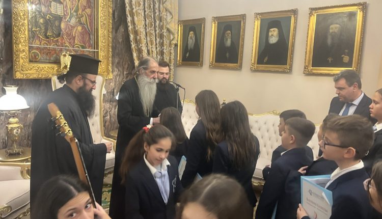 Χριστουγεννιάτικα-κάλαντα-και-τραγούδια-στον-Μητροπολίτη-Πειραιώς