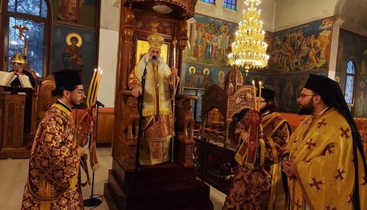 Θεία-Λειτουργία-με-τη-συμμετοχή-μαθητών-στον-ΙΝ.-Αγίου-Νικολάου-Καρδίτσης