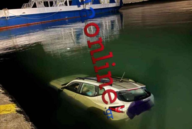 Αυτοκίνητο-έπεσε-στο-λιμάνι-στα-Νέα-Στύρα-–-Λιμενικός-έσωσε-τους-τέσσερις-επιβάτες