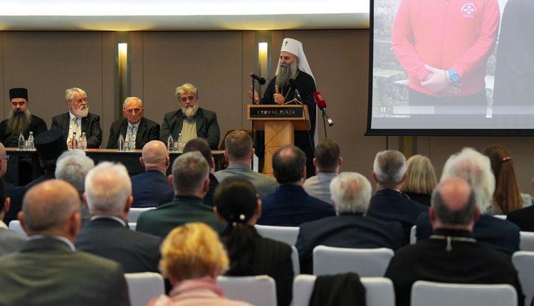 Ο-Σερβίας-Πορφύριος-στη-συνέλευση-για-τα-δέκα-χρόνια-της-Χιλανδαρινής-Ιατρικής-Εταιρείας