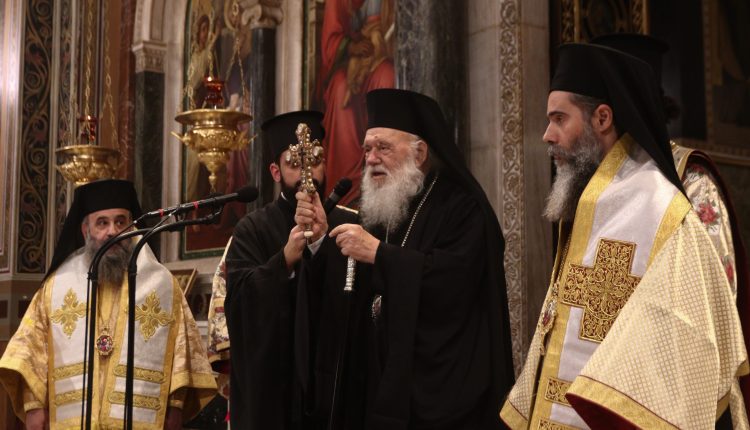 Αρχιεπίσκοπος-Ιερώνυμος:-Η-εορτή-της-Γεννήσεως-του-Χριστού-γίνεται-και-εορτή-του-αληθινού-ανθρώπου-–-Η-εορτή-των-Χριστουγέννων-στη-Μητρόπολη-Αθηνών