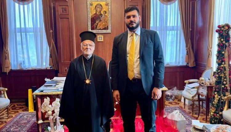 Εκπρόσωπος-της-ΑΕΚ-στο-Φανάρι-για-την-εορτή-των-Χριστουγέννων