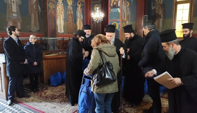 Η-Εκκλησία-δίπλα-στον-άνθρωπο:-διανομή-δεμάτων-«αγάπης»-ενόψει-Χριστουγέννων