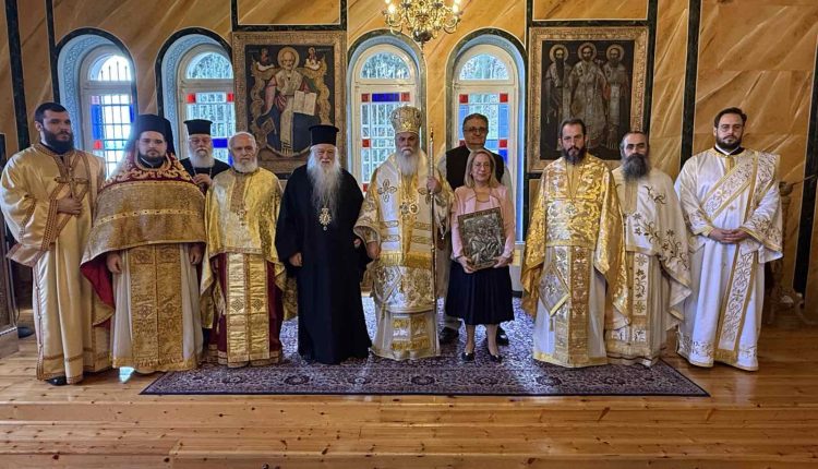 Βράβευση-της-Προϊσταμένης-Εφορείας-Αρχαιοτήτων-Αχαΐας-Αναστασίας-Κουμούση-από-την-Μητρόπολη-Καλαβρύτων