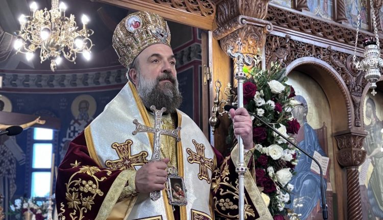 Θήρας-Αμφιλόχιος:-«Να-αφεθούμε-πλήρως-και-αδιακρίτως-στην-αγάπη-και-το-έλεος-του-Γεννηθέντος-Παιδίου»