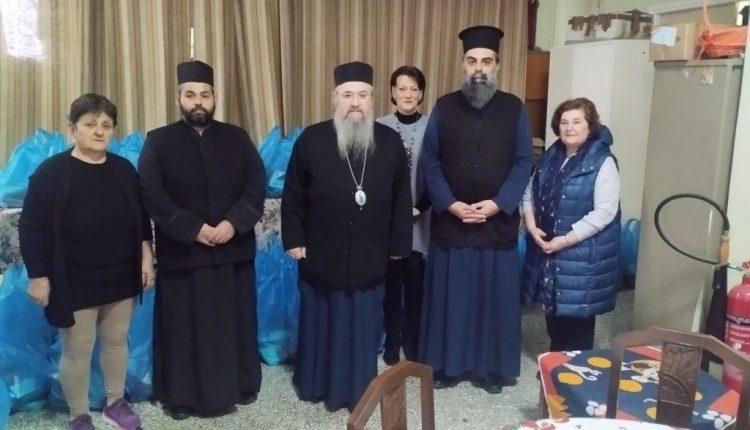Διανομή-εκατοντάδων-Χριστουγεννιάτικων-δεμάτων-αγάπης-από-την-Ιερά-Μητρόπολη-Λευκάδος