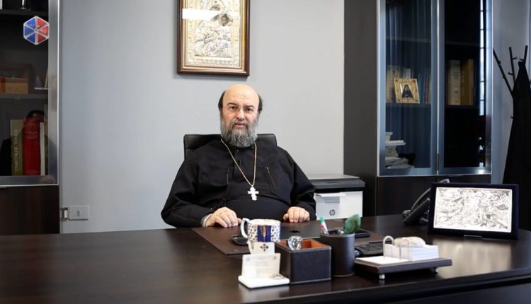 Ο-π.-Αθανάσιος-Γκίκας-για-το-διαχρονικό-μήνυμα-των-Χριστουγέννων