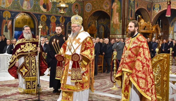 Η-εορτή-των-Χριστουγέννων-στον-Ιερό-Μητροπολιτικό-Ναό-Αγίου-Αχιλλίου-Λαρίσης