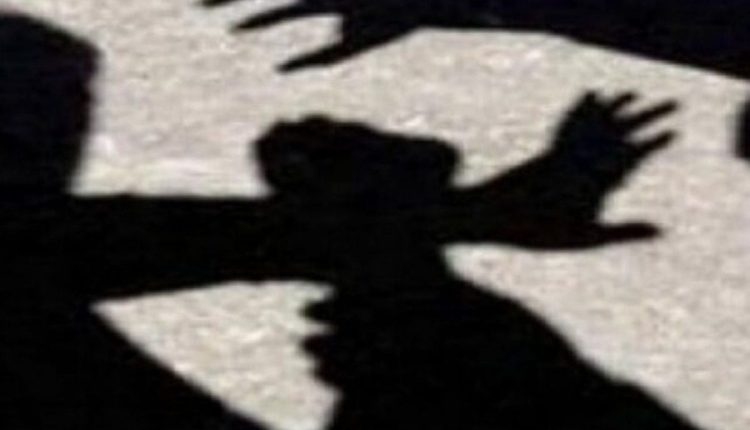 Θύμα-ξυλοδαρμού-17χρονος-από-ομάδα-κουκουλοφόρων-στο-Αγρίνιο-–-Ταυτοποιήθηκε-ο-ένας-–-ertnews.gr