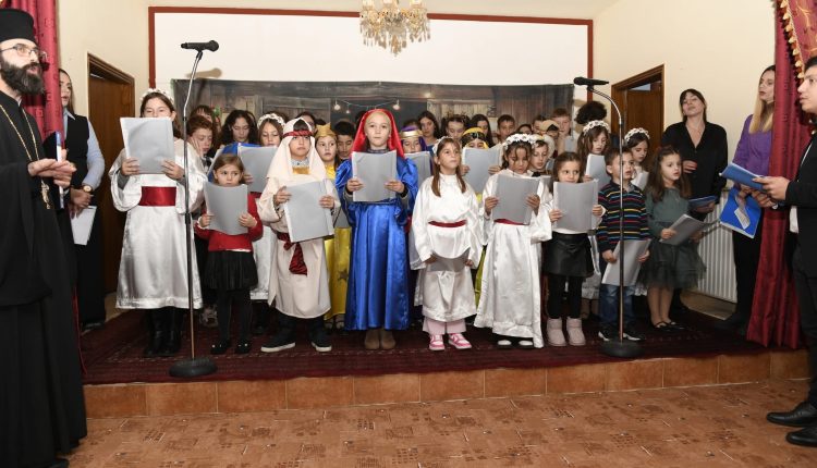 Χριστουγεννιάτικη-εορτή-των-Κατηχητικών-Σχολείων-του-ΙΝ.-Ναού-Αγίου-Παντελεήμονος-Λουτρών-Αιδηψού