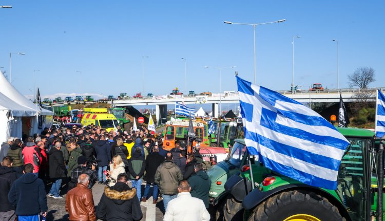 Τη-Δευτέρα «κόβουν»-την-Ελλάδα-στα-δύο-οι-αγρότες –-14-μπλόκα-και-4-αγροτικοί-σύλλογοι-λένε-«ναι»-σε-διάλογο-με-την-κυβέρνηση-–-ertnews.gr