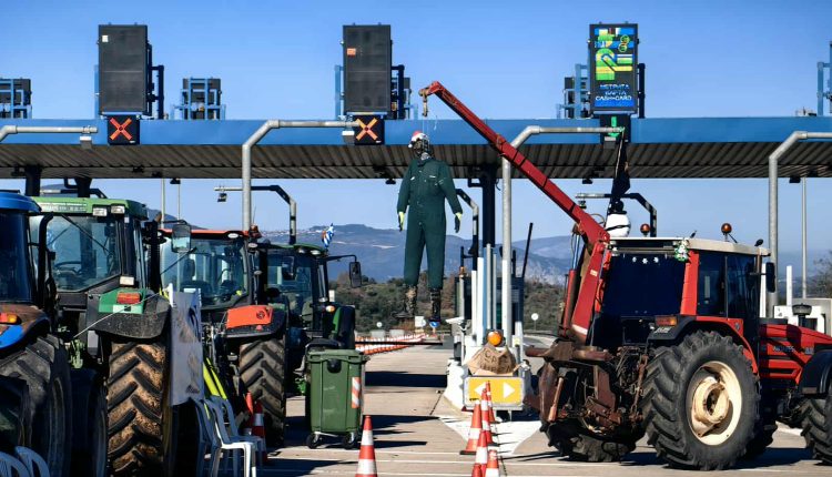 Στα-δύο-κόβεται-η-Ελλάδα:-Οι-αγρότες-έκλεισαν-επ’-αόριστον-την-Εθνική-Αντιρρίου-–-Ιωαννίνων-–-ertnews.gr