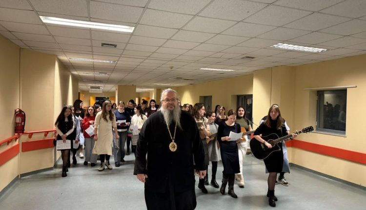 Κάλαντα-στους-ασθενείς-του-Πανεπιστημιακού-Γενικού-Νοσοκομείου-Λάρισας