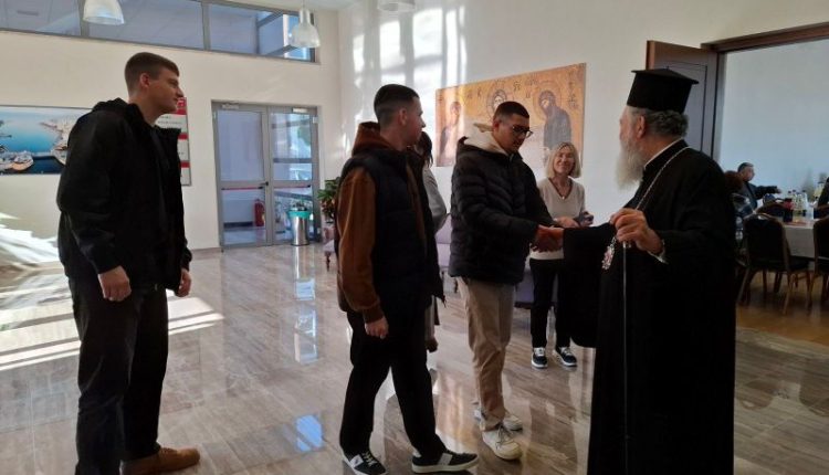 Ευχές-και-συγχαρητήρια-Μητροπολίτη-Χαλκίδος-σε-συνάντηση-με-πρωτοετείς-φοιτητές