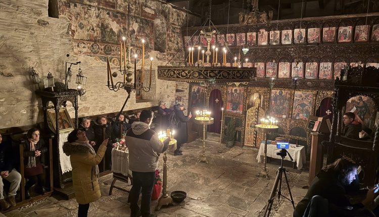 Σκιάθος:-Ο-Χριστός-στο-Κάστρο-συνεχίζει-να-θάλπει-τις-ψυχές-των-πιστών