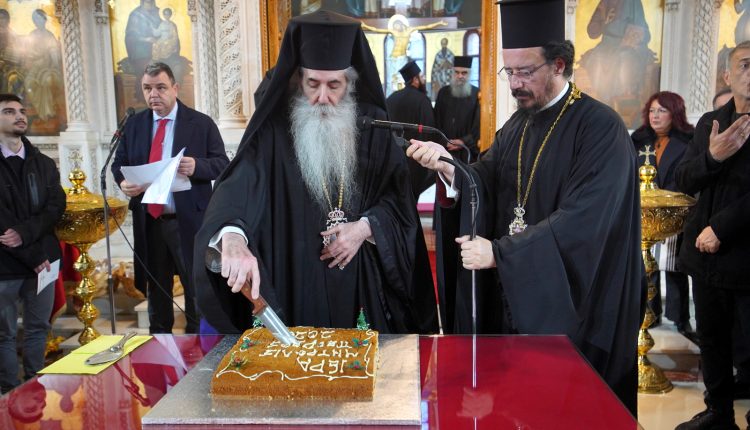 Ευλογία-Βασιλόπιτας-της-Ιεράς-Μητρόπολης-Πειραιώς