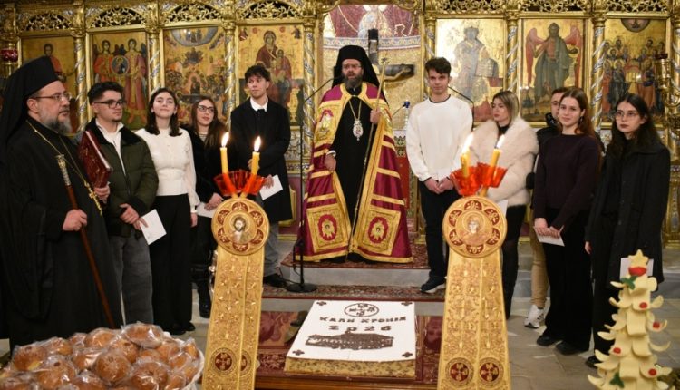 Επαίνους-στους-αριστεύσαντες-μαθητές-των-σχολείων-της-Ροδόπης-από-τον-Μητροπολίτη-Παντελεήμονα