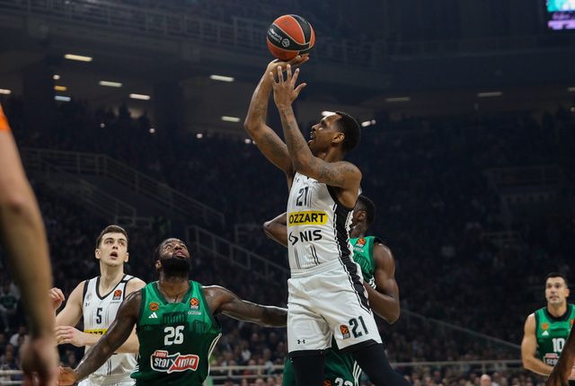 Πρωτοχρονιάτικο-δώρο-της-ΑΕΚ-στους-φίλους-της-η-απόκτηση-του-πρώην-nbaer-και-με-θητεία-στην-Παρτίζαν,-Τζέιμς-Νάναλι