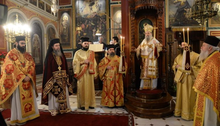 Πατρών-Χρυσόστομος:-Ουδεμία-σχέση-έχει-ο-εμπορικός-ξενόφερτος-«Αη-Βασίλης»-με-την-ασκητική-ζωή-του-Μ.-Βασιλείου