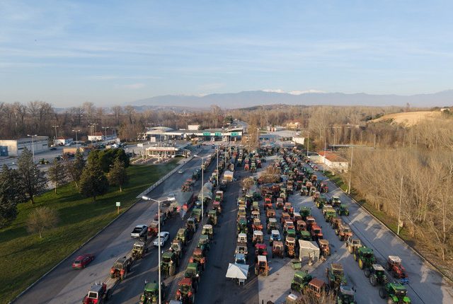Αγροτικά-μπλόκα:-Κλειστά-για-τα-φορτηγά-τα-τελωνεία-σε-Ευζώνους-και-Προμαχώνα,-ελεύθερη-η-διέλευση-στο-τελωνείο-Νίκης