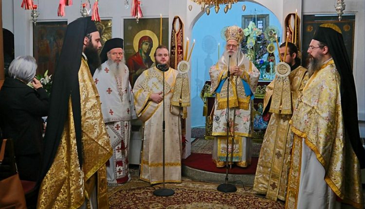 Αρχιερατική-θεία-Λειτουργία-στον-Ιερό-Ναό-Αγίου-Σπυρίδωνος-Βεροίας