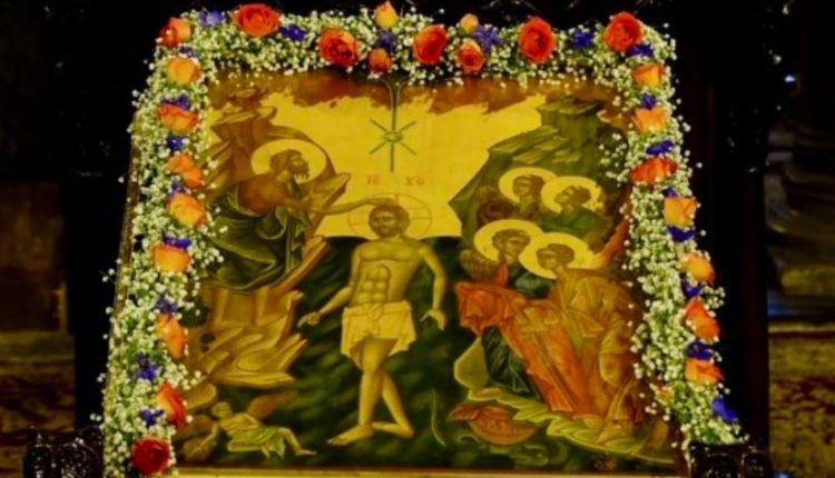 ΖΩΝΤΑΝΑ:-Μεγάλες-Ώρες-Θεοφανείων,-Θεία-Λειτουργία-και-Μέγας-Αγιασμός-από-τον-ΙΝ.-Αγίου-Γεωργίου-Παπάγου-–-Ψάλλει-η-ΕΛΒΥΧ