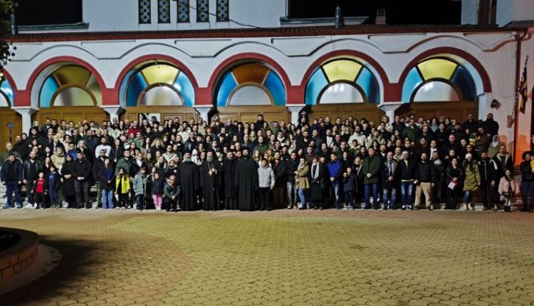 Στον-Ναό-Αγίας-Σκέπης-Πτολεμαΐδας-η-κοπή-της-Βασιλόπιτας-της-Νεανικής-Κινήσεως-της-Ενορίας