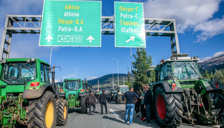 Αμετακίνητοι-οι-αγρότες-της-Δυτικής-Ελλάδας-–-Στο-επίκεντρο-των-κινητοποιήσεων-η-γέφυρα-Ρίου-–-Αντιρρίου-–-ertnews.gr
