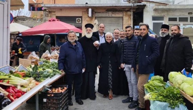 Επίσκεψη-Μητροπολίτη-Ανδρέα-στην-κεντρική-αγορά-του-Αρκαλοχωρίου