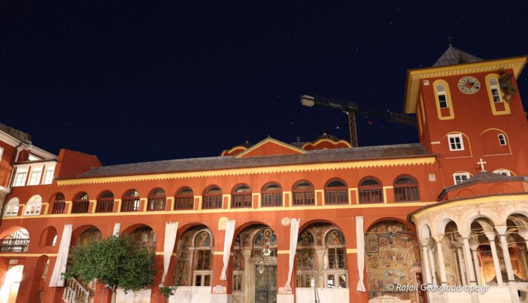 Ζωντανά-από-το-pemptousia-fm-η-Ιερά-Αγρυπνία-των-Χριστουγέννων-από-την-ΙΜΜ.-Βατοπαιδίου