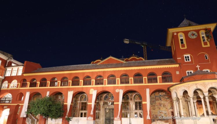 Ζωντανά-σήμερα-από-το-pemptousia-fm-η-Ιερά-Αγρυπνία-των-Χριστουγέννων-από-την-ΙΜΜ.-Βατοπαιδίου