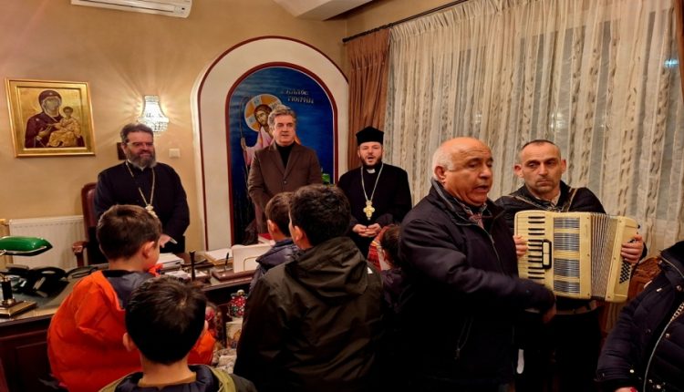 Κάλαντα-Χριστουγέννων-στον-Μητροπολίτη-Παντελεήμονα-από-την-Αρμενική-Κοινότητα-Κομοτηνής
