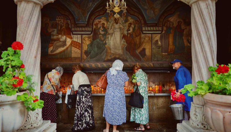«Δεύτερο-σπίτι»-για-τους-Ρουμάνους-της-διασποράς-οι-1.100-ενορίες-στην-Ευρωπαϊκή-Ένωση