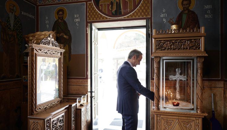 Κ.-Μητσοτάκης:-Μήνυμα-για-τα-Θεοφάνεια-από-τον-ναό-της-112-Πτέρυγας-Μάνης-πριν-την-αναχώρηση-για-το-Παρίσι