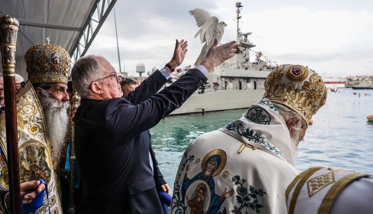 Το-μήνυμα-του-Προέδρου-της-Δημοκρατίας-από-τον-Πειραιά-για-την-εορτή-των-Φώτων