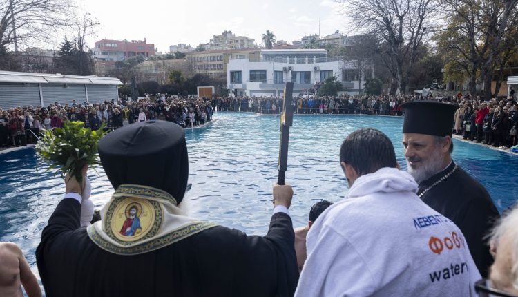 Η-τελετή-Αγιασμού-των-υδάτων-στην-πισίνα-της-Νεάπολης-Θεσσαλονίκης-(ΦΩΤΟ)