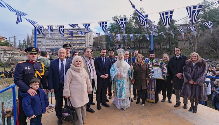Η-εορτή-των-Θεοφανείων-και-κατάδυση-του-τιμίου-Σταυρού-στη-Βέροια