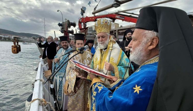 Ο-Επίσκοπος-Σκοπέλου-Νικόδημος-στη-Νέας-Αρτάκη-για-την-εορτή-των-Θεοφανείων