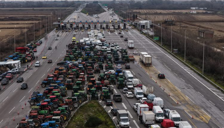 Αγροτικές-κινητοποιήσεις:-48ωρος-αποκλεισμός-εθνικών-οδών-και-παρακαμπτηρίων-–-Εισαγγελική-παρέμβαση-και-διάλογος-υπό-όρους-–-ertnews.gr