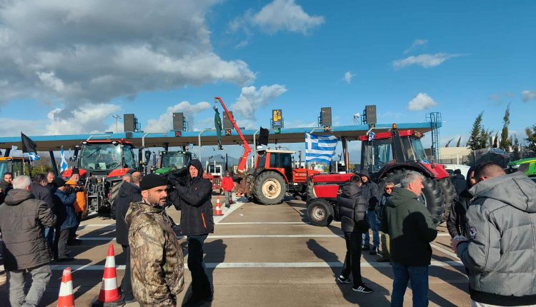 Κόβουν-την-Αιτωλοακαρνανία-στα-δύο-οι-αγρότες-του-μπλόκου-του-Αγγελόκαστρου-–-Σε-συναγερμό-οι-Αρχές-στη-γέφυρα-Ρίου-–-Αντιρρίου-–-ertnews.gr