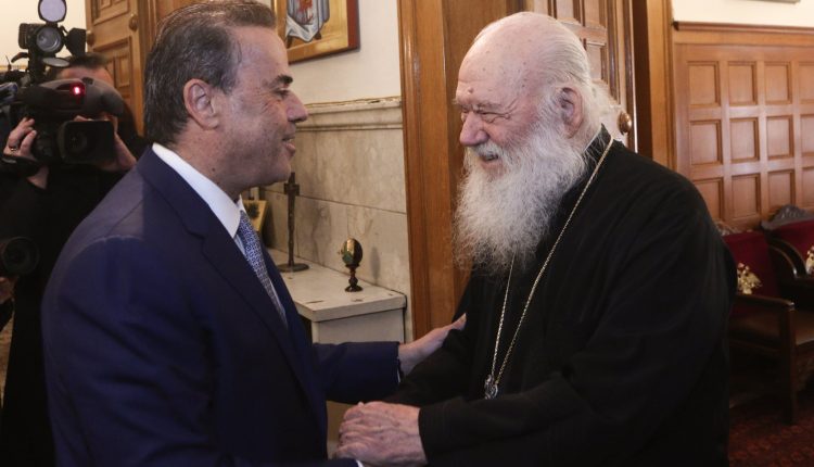 Ο-Υπουργός-Περιβάλλοντος-και-Ενέργειας-Σταύρος-Παπασταύρου-στον-Αρχιεπίσκοπο-Ιερώνυμο