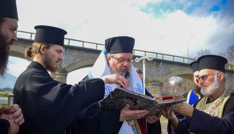 Τύρναβος:-Σύναξη-του-Τιμίου-Προδρόμου-και-Αγιασμός-των-Υδάτων-στον-Τιταρήσιο-ποταμό