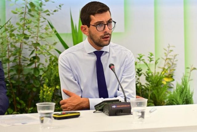 Ο-Μητσοτάκης-τηλεφώνησε-στον-δήμαρχο-του-Άη-Στράτη:-«Μου-είπε-ότι-θα-είναι-δίπλα-μου»-–-Πώς-κατάλαβε-ότι-πάσχει-από-σπάνια-μορφή-καρκίνου