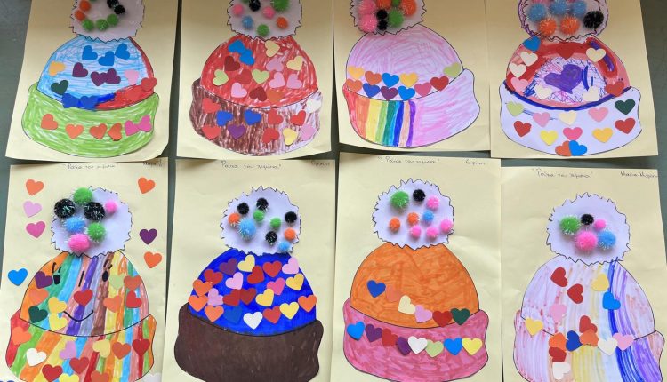 Τα-ρούχα-του-χειμώνα-από-τα-παιδιά-των-Βρεφονηπιακών-στης-ΙΜ.-Μαρωνείας