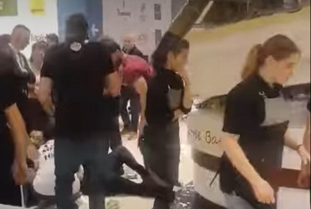 Τρόμος-σε-εμπορικό-κέντρο-στη-Θεσσαλονίκη:-Έπεσε-οροφή-καταστήματος-–-Μία-γυναίκα-τραυματίστηκε-στο-κεφάλι