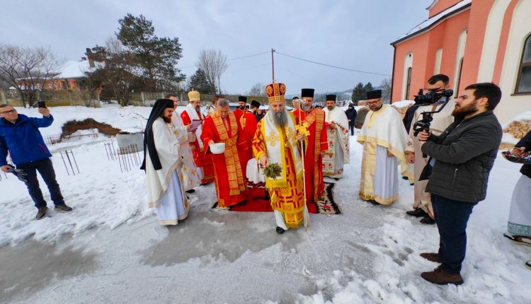 Βελιγράδι:-Θεμελίωση-πνευματικού-κέντρου-σε-λευκό-τοπίο