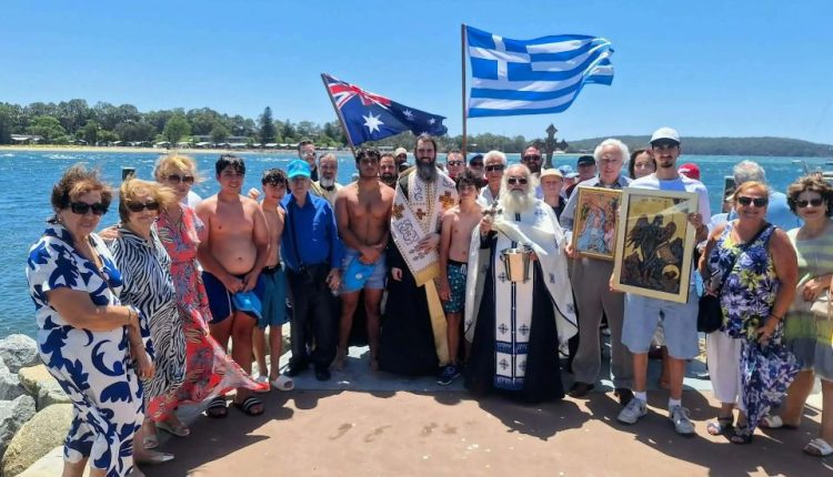 Αγιασμός-των-Υδάτων-στο-batemans-bay,-υπό-τον-Επίσκοπο-Καμπέρας-Αθηναγόρα