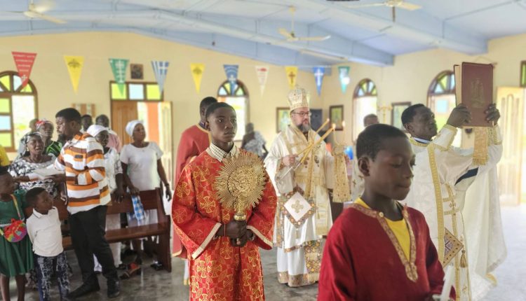 Θεία-Λειτουργία-στην-Κεντρική-Γκάνα