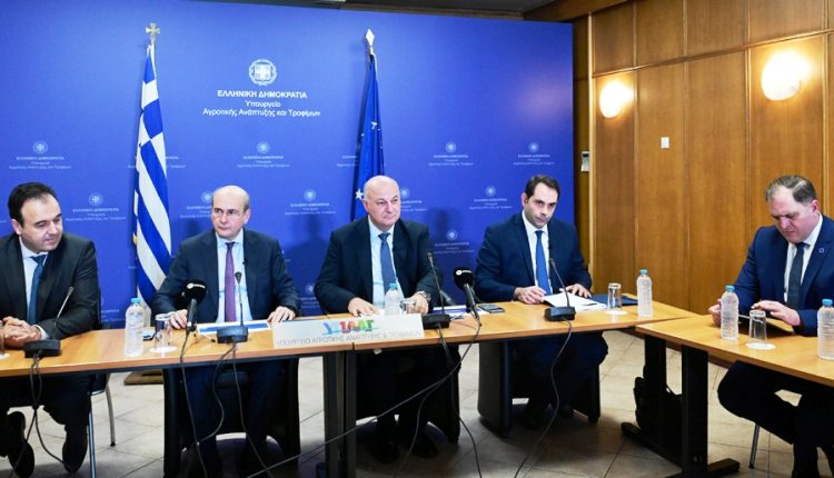 Εξειδίκευση-των-μέτρων-για-τους-αγρότες:-Ρεύμα-στα-8,5-λεπτά-και-app-για-επιστροφή-ΕΦΚ